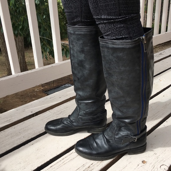 Boots - Picture 3 of 4